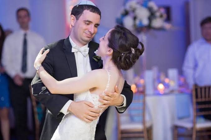 Can We Learn a Wedding Dance in Just One Month? A Realistic Guide for Busy Couples